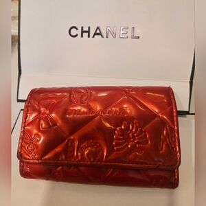 Vintage CHANEL  Red Matelass'e Quilted Patent Leather  Embossed Key Holder Case